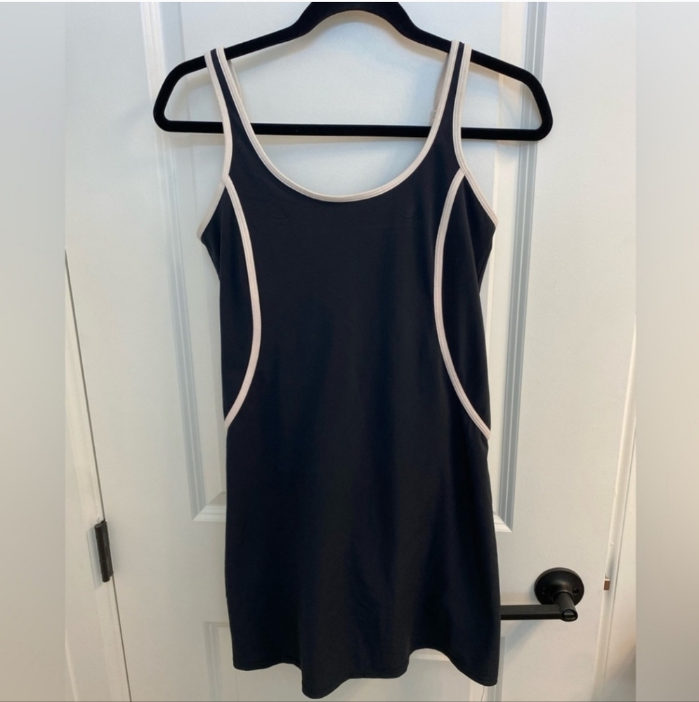 NWOT Abercrombie and Fitch Black with White Lines Traveler Dress